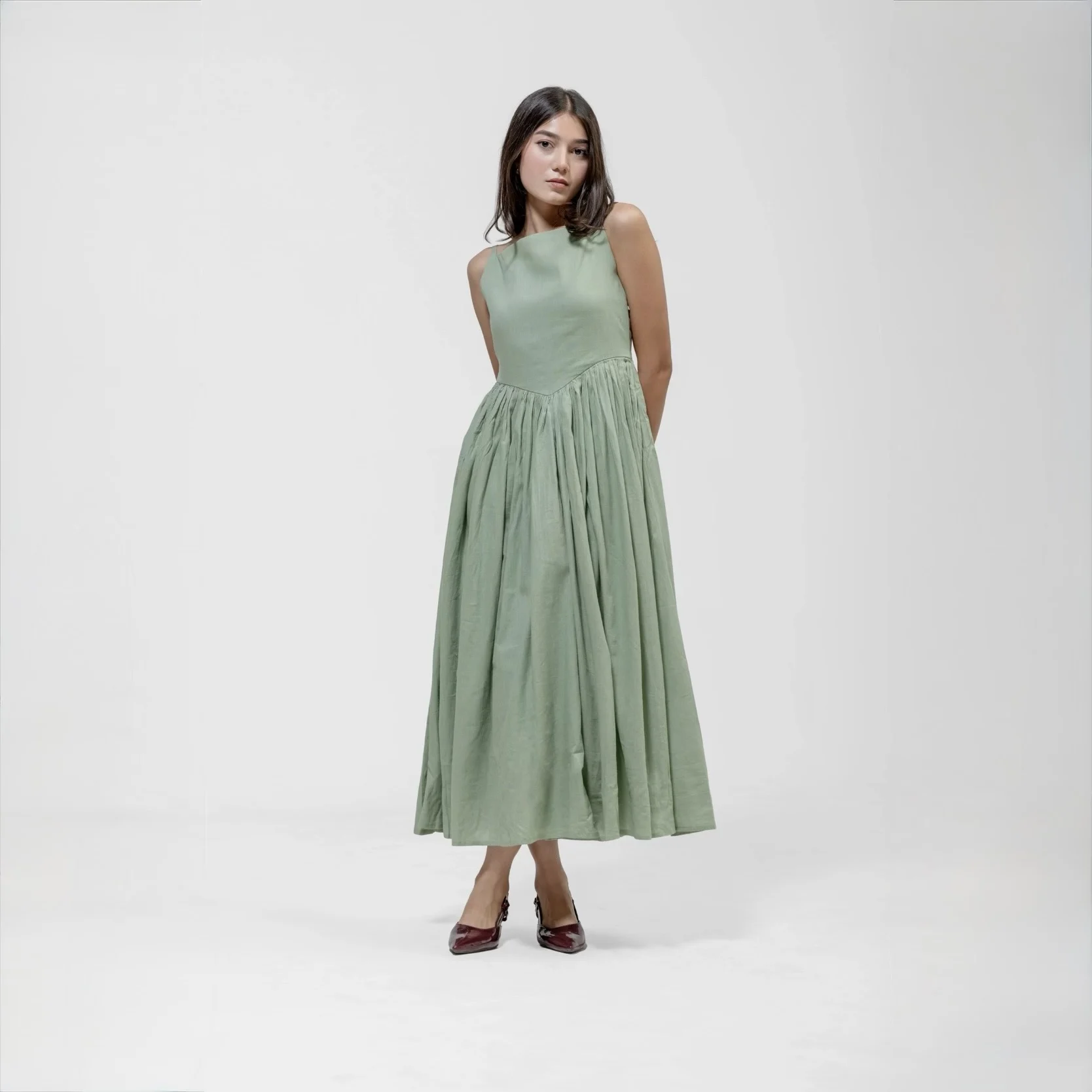 QISSEY GATHERED WAIST MIDI — view 1 — SQUARE-NECK DRESS FEATURING A PLEATED SKIRT AND CONTRASTING FITTED BODICE.