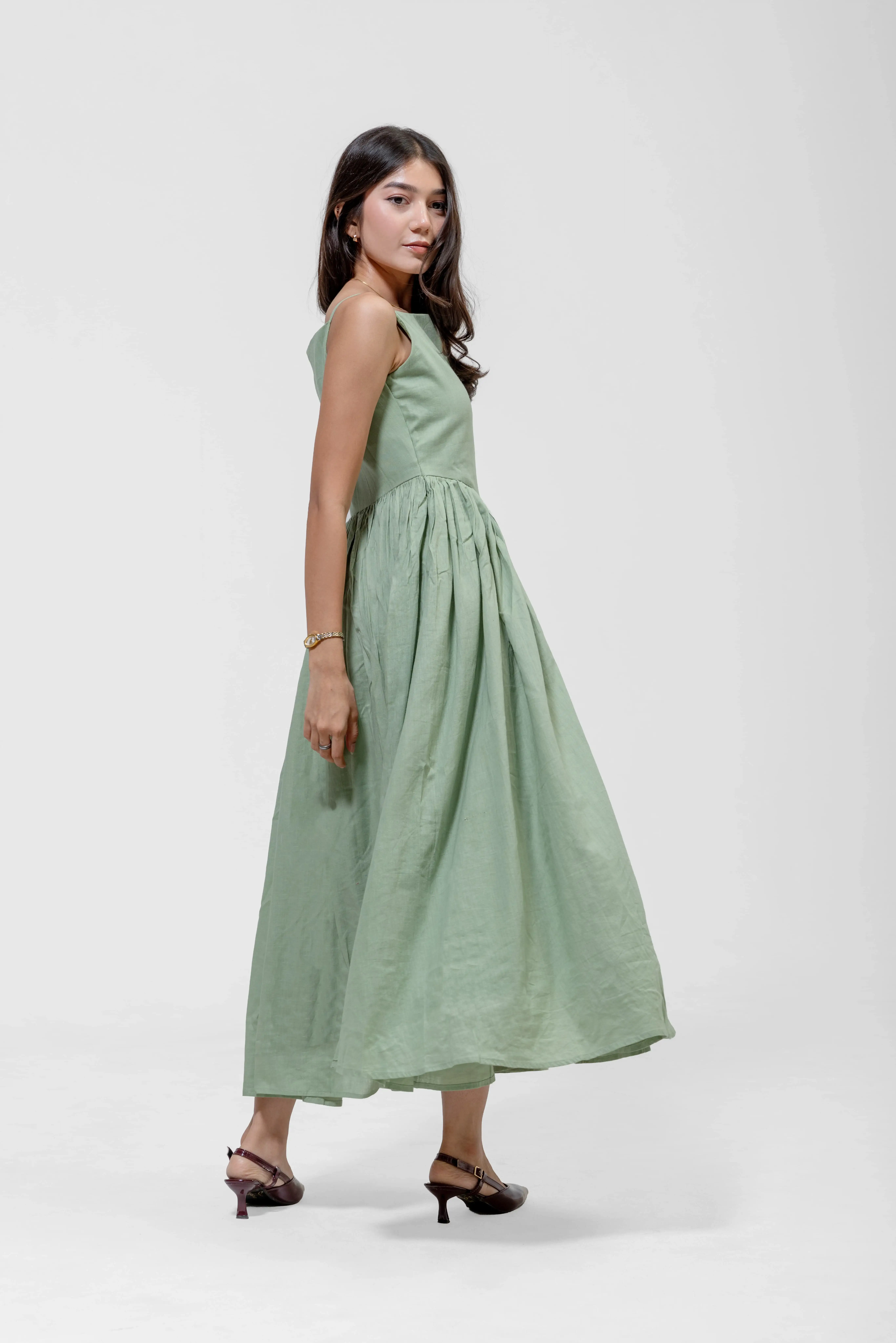 QISSEY GATHERED WAIST MIDI — view 3 — SQUARE-NECK DRESS FEATURING A PLEATED SKIRT AND CONTRASTING FITTED BODICE.