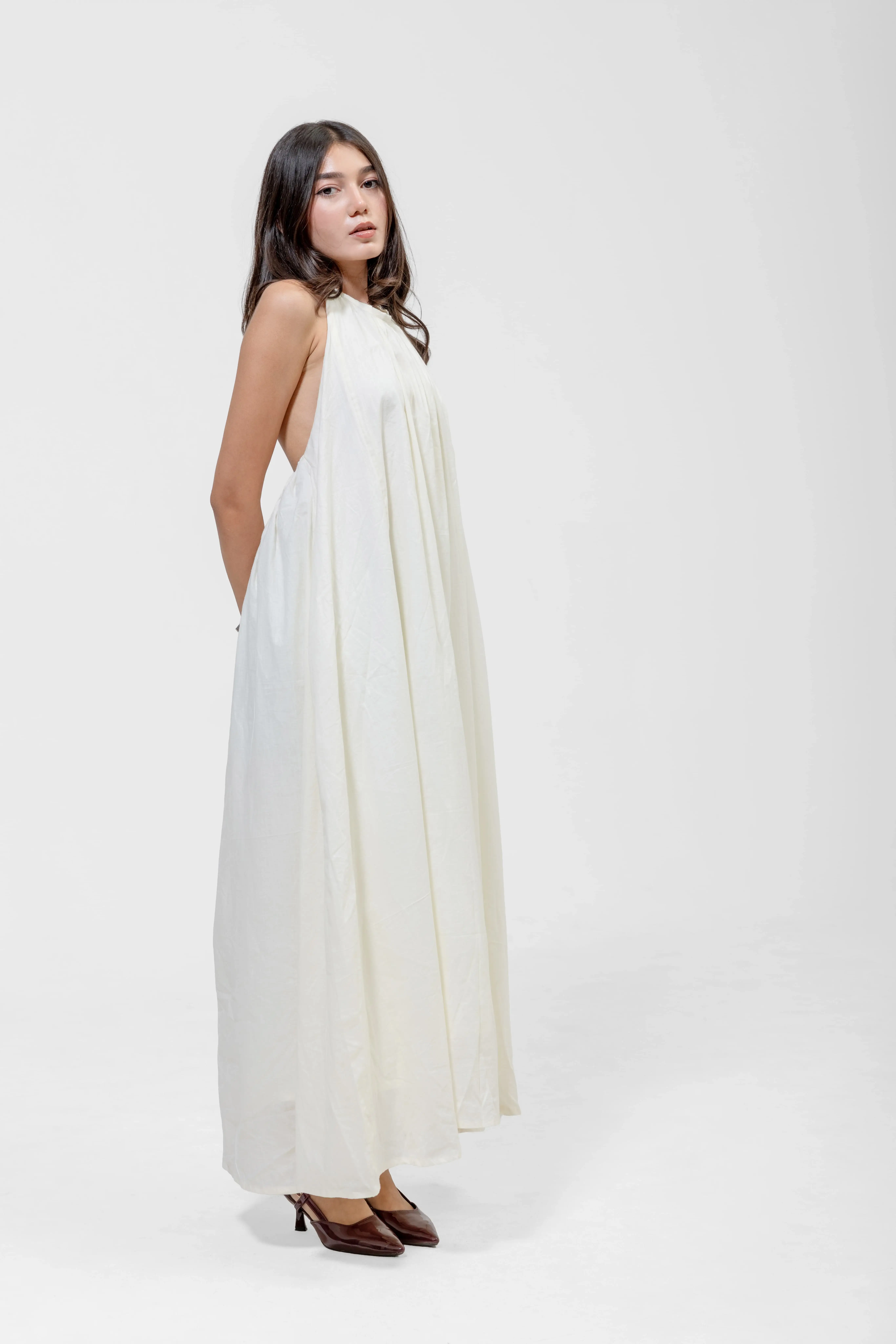 QISSEY VOLUMINOUS HALTER MAXI — view 2 — FLOOR-LENGTH DRESS WITH GATHERED HALTER NECKLINE AND AN OVERSIZED, FLOWING SHAPE.