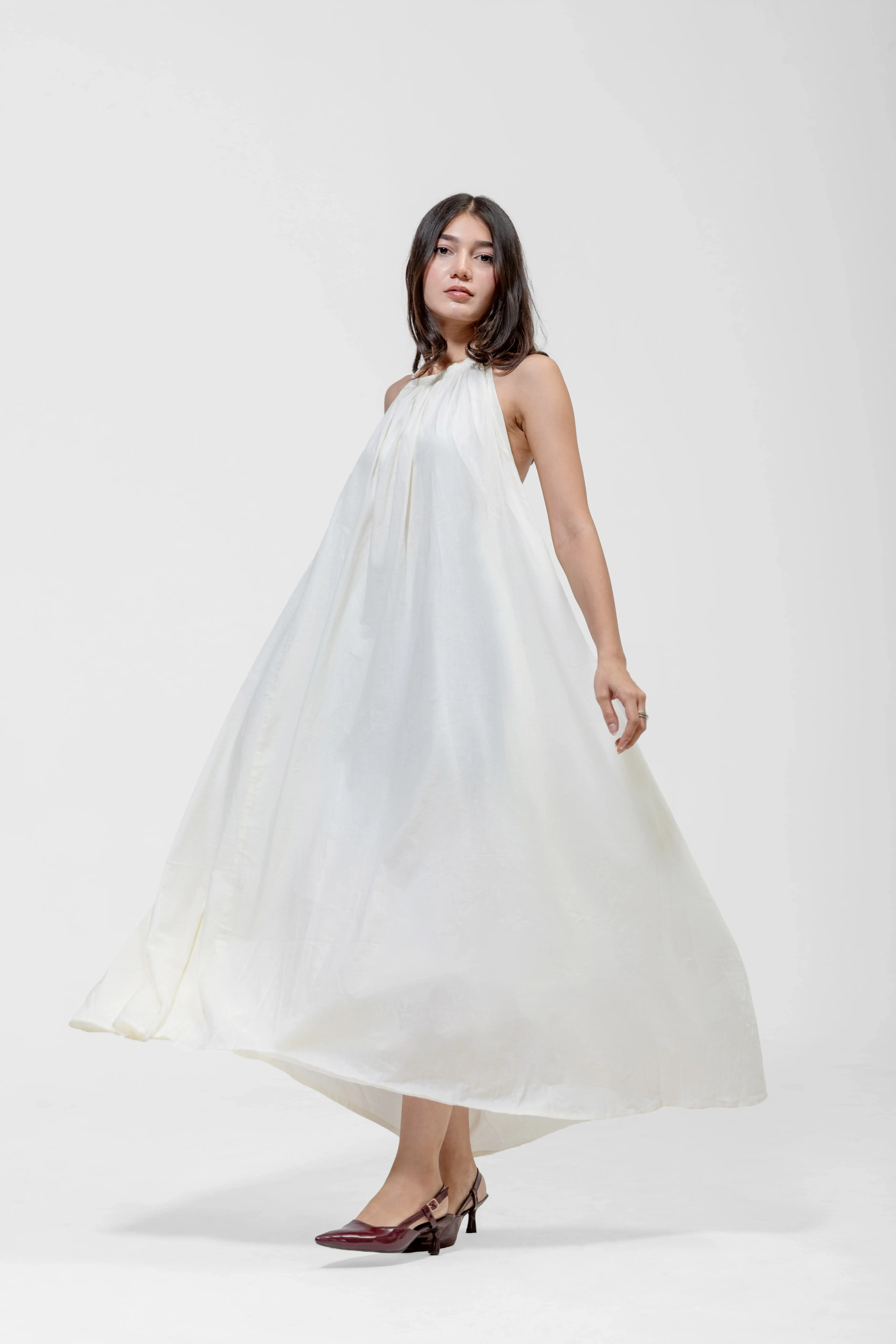 QISSEY VOLUMINOUS HALTER MAXI — view 4 — FLOOR-LENGTH DRESS WITH GATHERED HALTER NECKLINE AND AN OVERSIZED, FLOWING SHAPE.
