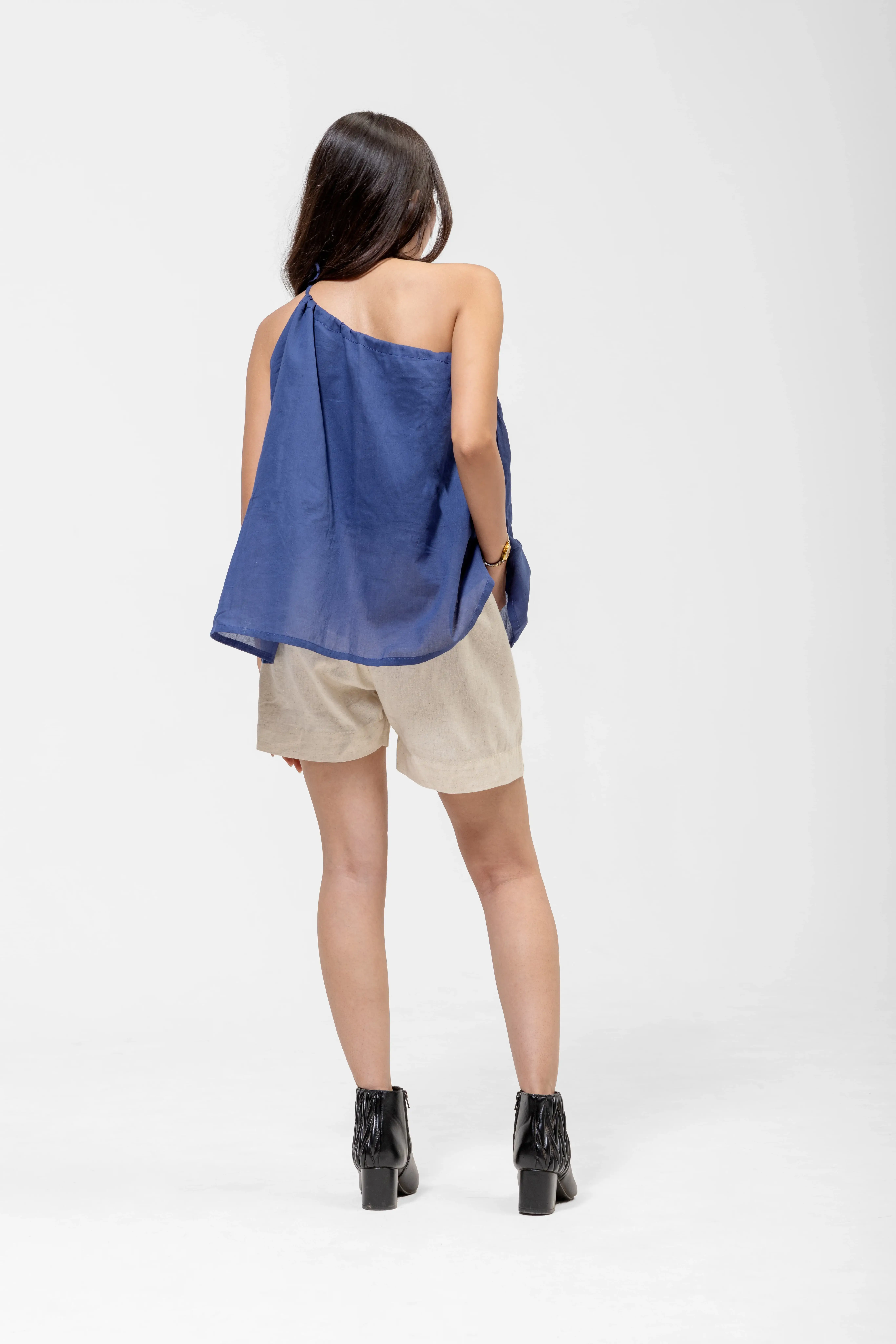 QISSEY ONE-SHOULDER DRAPED TOP — view 3 — ASYMMETRIC TOP WITH A SINGLE SHOULDER STRAP AND A FLOWING, LOOSE-FIT SILHOUETTE.