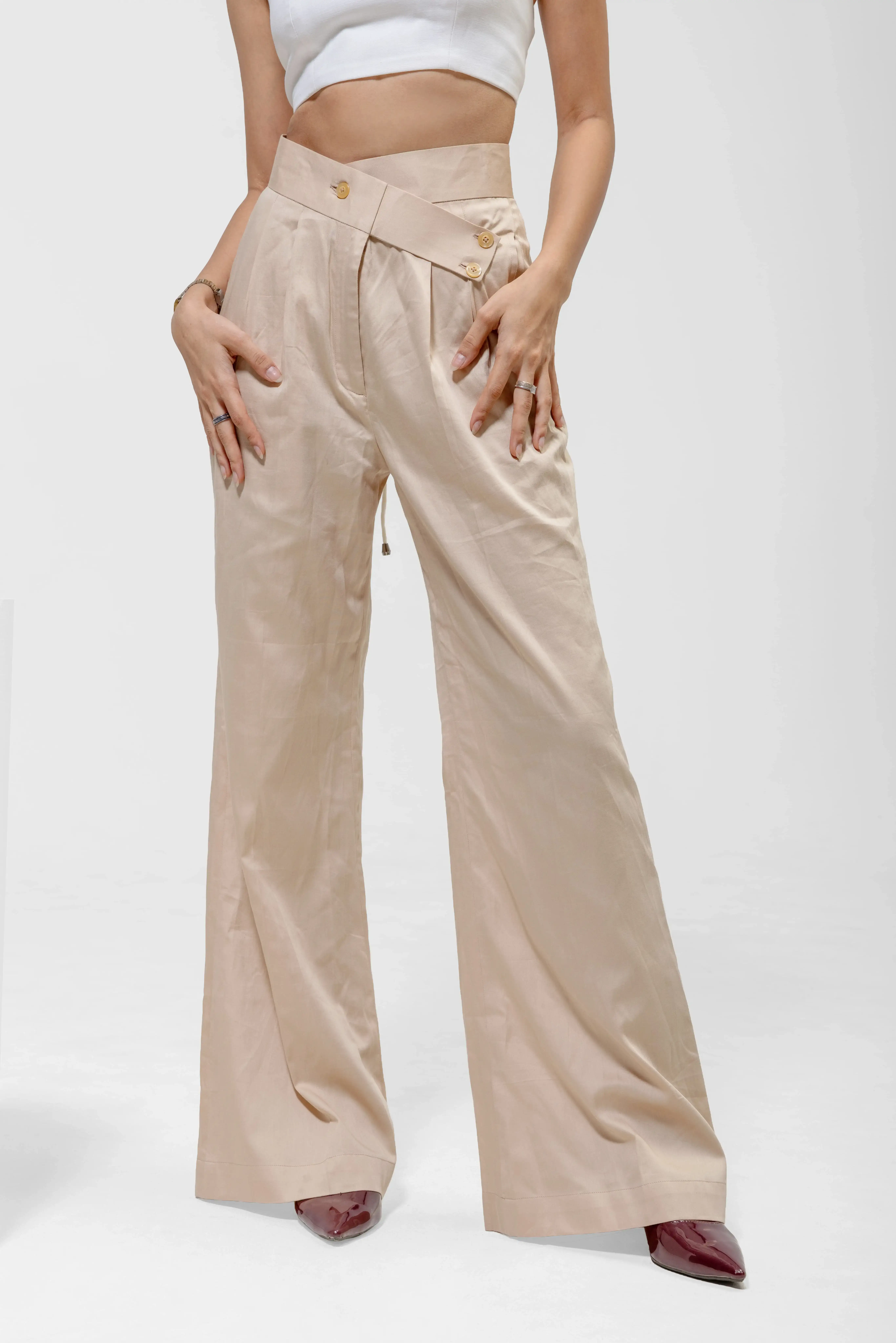 QISSEY BEIGE WIDE-LEG PANTS — view 2 — HIGH-WAISTED TROUSERS IN A WARM BEIGE FEATURING A DISTINCTIVE CROSSOVER WAISTBAND PANEL. FALLS SMOOT