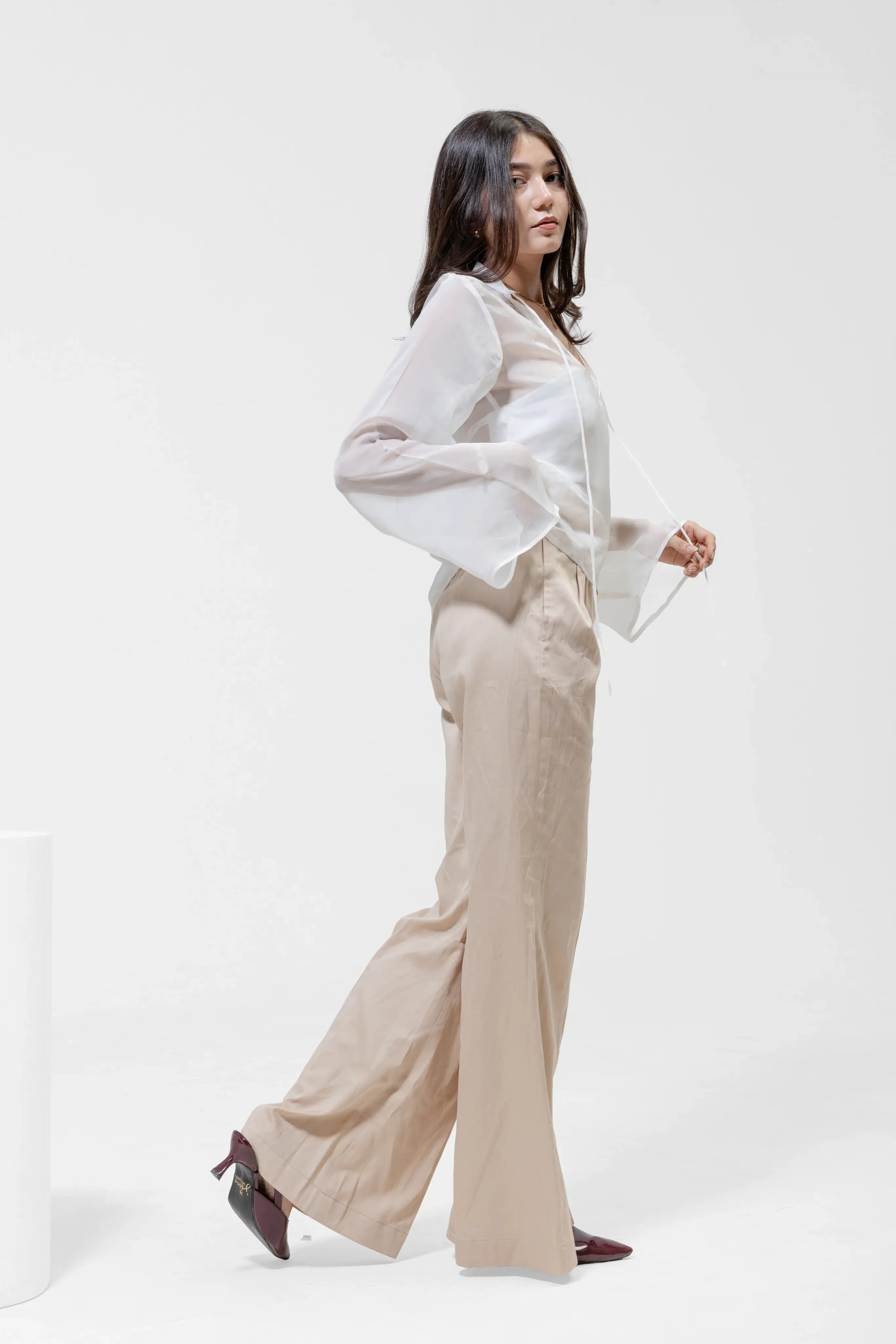 QISSEY BEIGE WIDE-LEG PANTS — view 4 — HIGH-WAISTED TROUSERS IN A WARM BEIGE FEATURING A DISTINCTIVE CROSSOVER WAISTBAND PANEL. FALLS SMOOT
