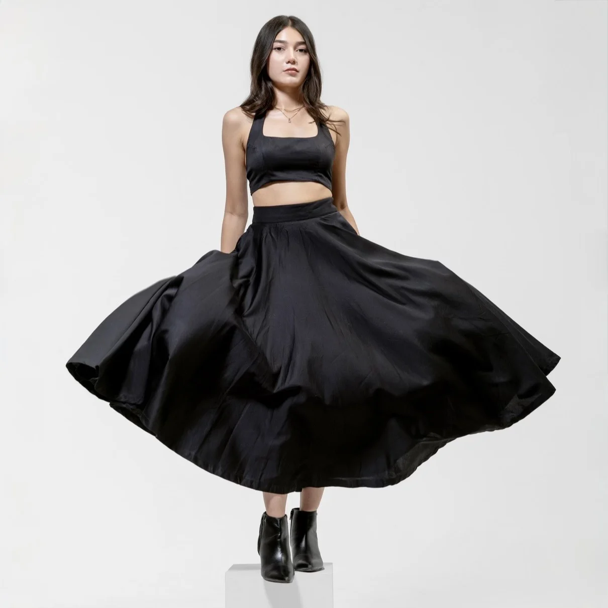 QISSEY BLACK FULL MAXI SKIRT — view 1 — HIGH-WAISTED MAXI SKIRT THAT FALLS TO A DRAMATICALLY FULL LENGTH. OFFERS VOLUMINOUS, NATURAL MOVEMEN