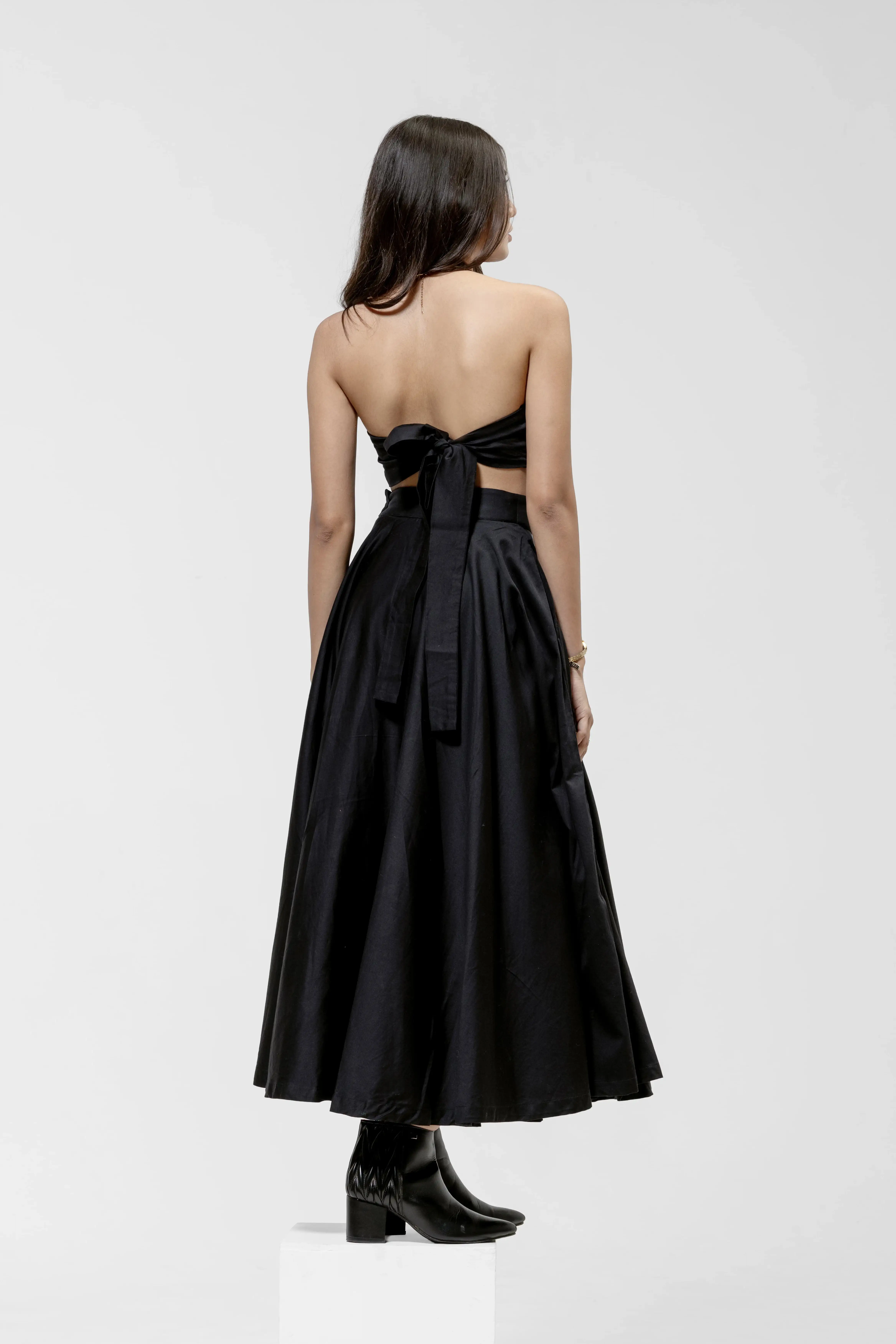 QISSEY BLACK FULL MAXI SKIRT — view 4 — HIGH-WAISTED MAXI SKIRT THAT FALLS TO A DRAMATICALLY FULL LENGTH. OFFERS VOLUMINOUS, NATURAL MOVEMEN