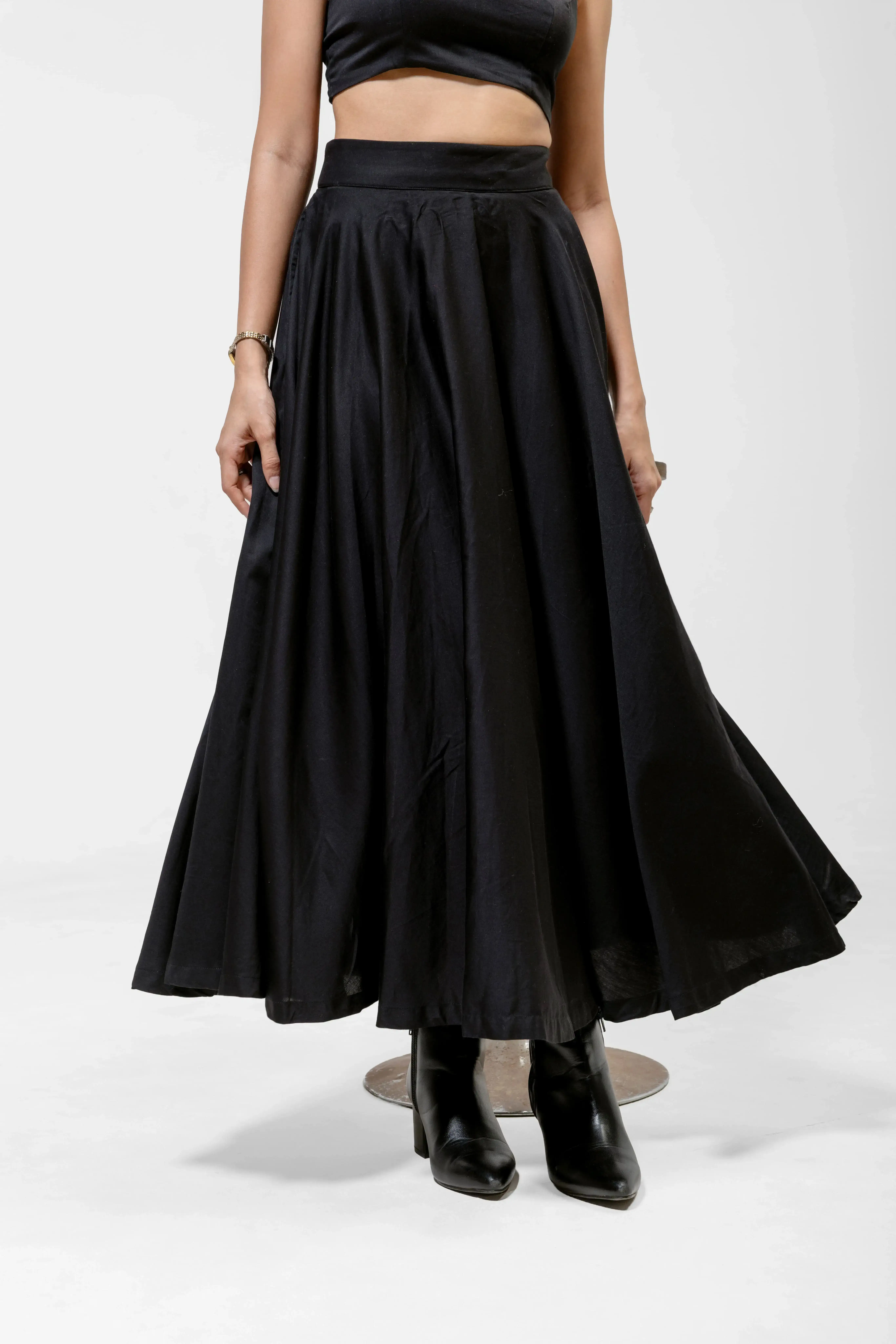 QISSEY BLACK FULL MAXI SKIRT — view 2 — HIGH-WAISTED MAXI SKIRT THAT FALLS TO A DRAMATICALLY FULL LENGTH. OFFERS VOLUMINOUS, NATURAL MOVEMEN