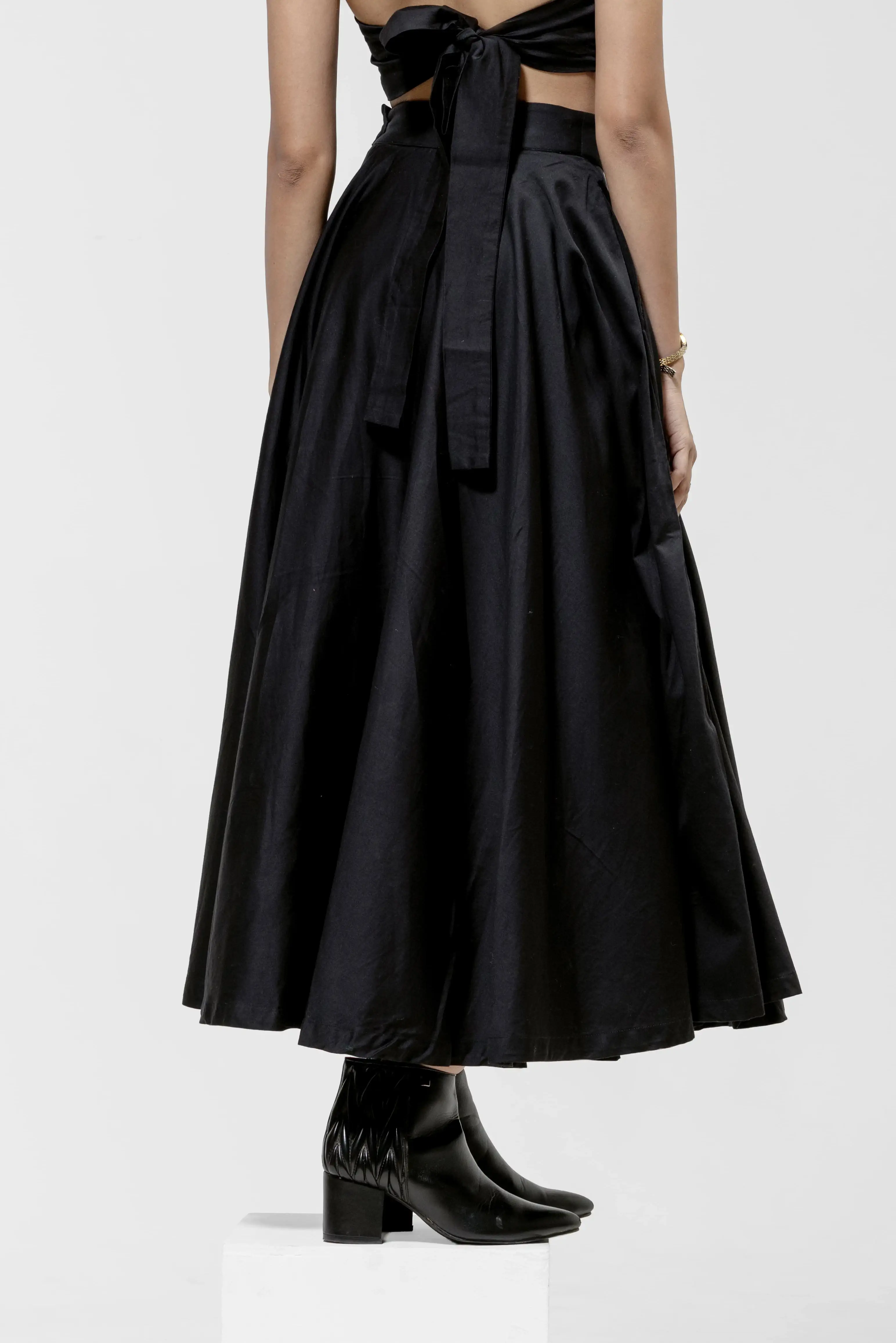 QISSEY BLACK FULL MAXI SKIRT — view 3 — HIGH-WAISTED MAXI SKIRT THAT FALLS TO A DRAMATICALLY FULL LENGTH. OFFERS VOLUMINOUS, NATURAL MOVEMEN