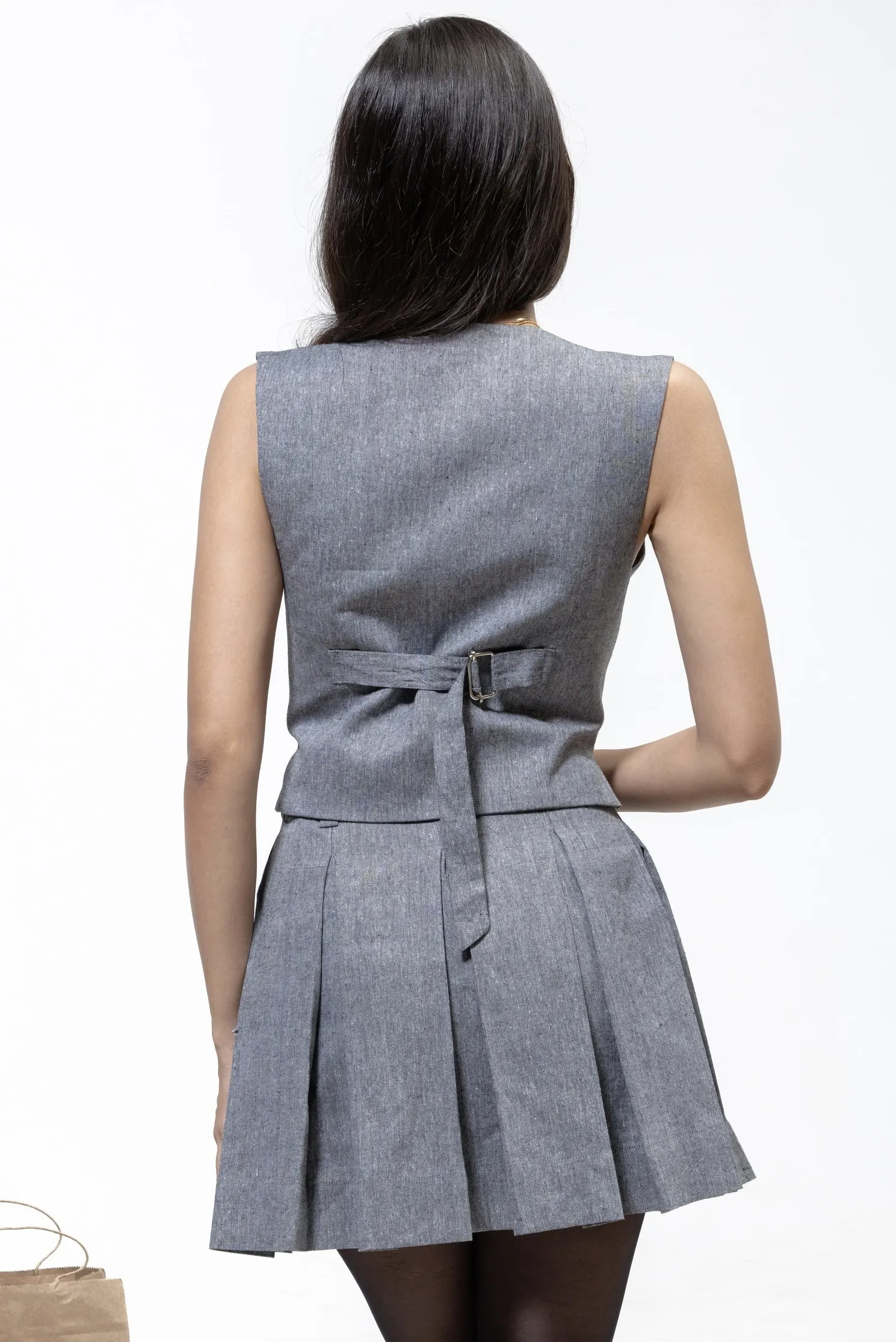 QISSEY PLEATED MINI SKIRT — view 3 — HIGH-WAISTED MINI SKIRT DESIGNED WITH CRISP, STRUCTURED PLEATS. OFFERS A SHARP, MODERN FINISH AND A 